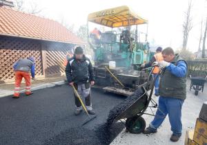 ASFALTIRANJE CESTE  (KAMNA GORICA) 01 FOTO LJUBO VUKELIČ